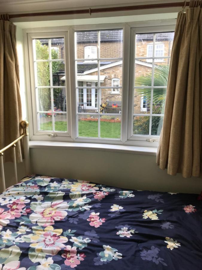 Cosy Cottage Annex In Fairlop Ilford Bagian luar foto