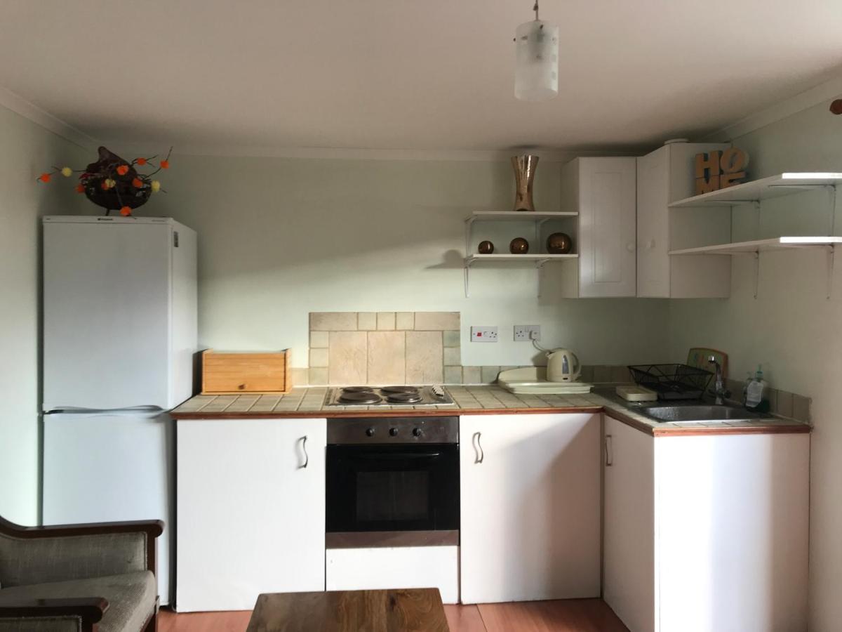 Cosy Cottage Annex In Fairlop Ilford Bagian luar foto